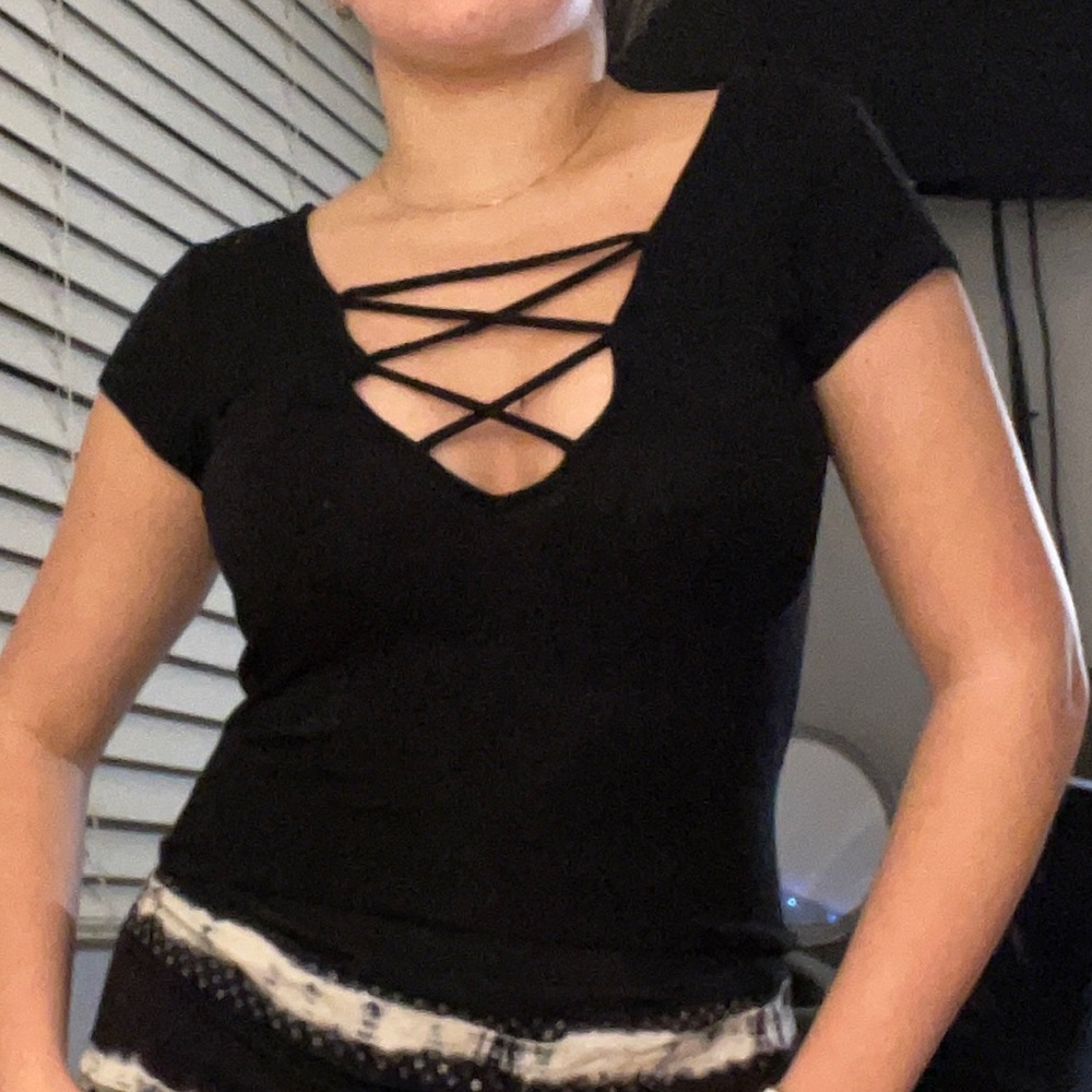Criss-cross Neck Crop Top